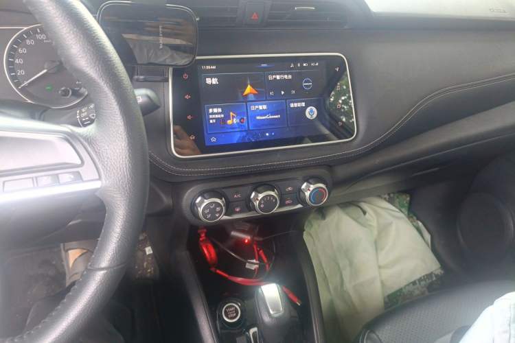 Used Nissan Kicks 2020 1.5L XV CVT Smart Connect Luxury Edition Audio And AC Panel