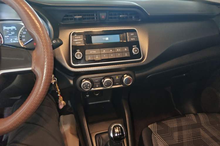 Used Nissan Kicks 2020 1.5L XE Manual Cool Edition Audio And AC Panel