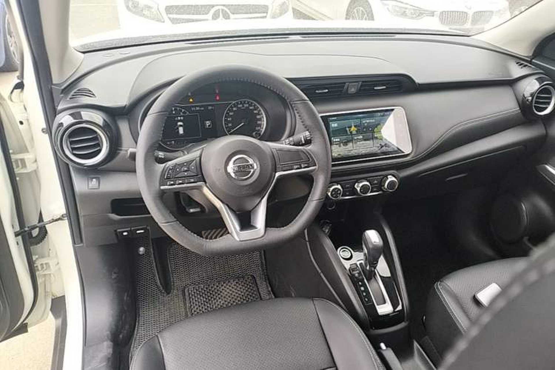 Used Nissan Kicks 2020 1.5L XV CVT Smart Connect Luxury Edition Center Console