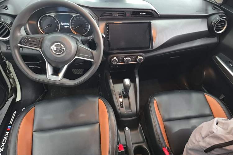 Used Nissan Kicks 2020 1.5L XL CVT Cool Enjoyment Edition Center Console