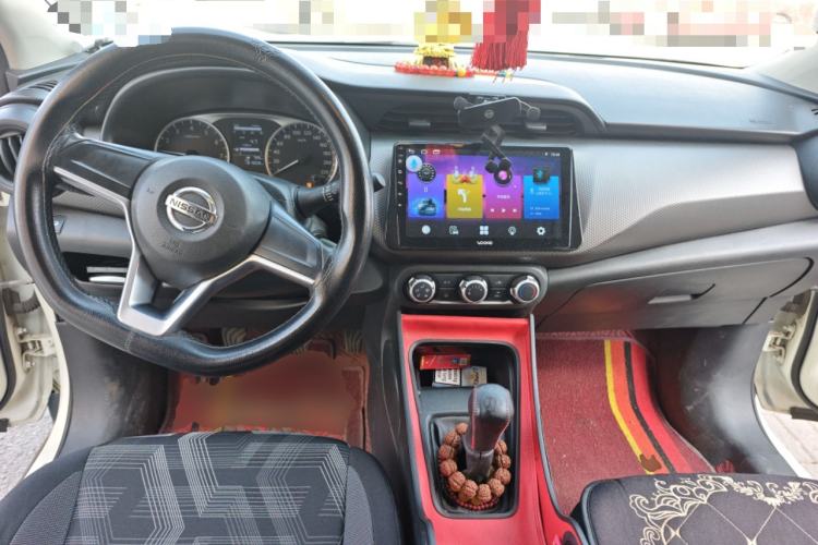 Used Nissan Kicks 2020 1.5L XE Manual Cool Edition Center Console