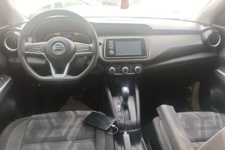 Used Nissan Kicks 2020 1.5L XL CVT Cool Enjoyment Edition Center Console