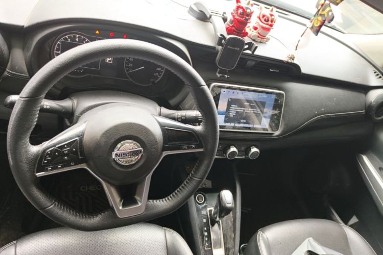 Used Nissan Kicks 2020 1.5L XV CVT Smart Connect Luxury Edition Center Console