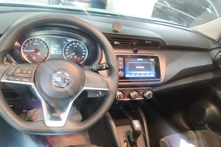 Used Nissan Kicks 2020 1.5L XL CVT Cool Enjoyment Edition Center Console