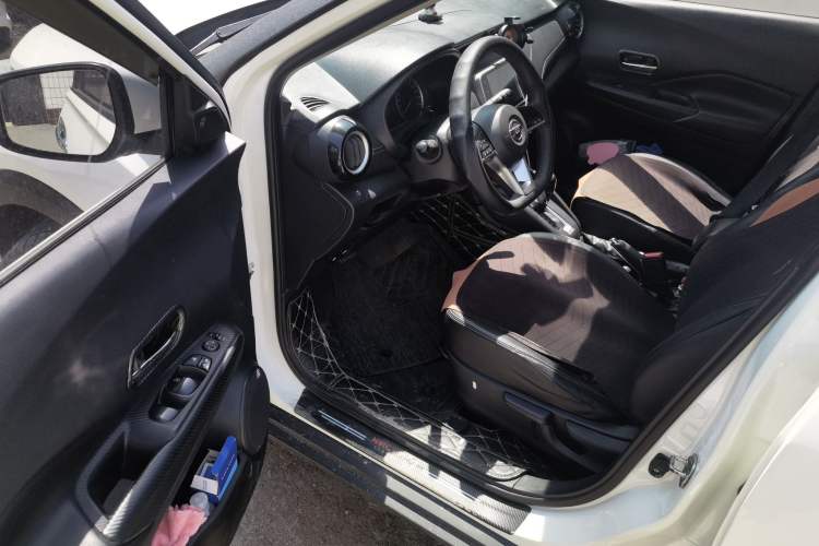 Used Nissan Kicks 2020 1.5L XV CVT Smart Connect Luxury Edition Driver Seat