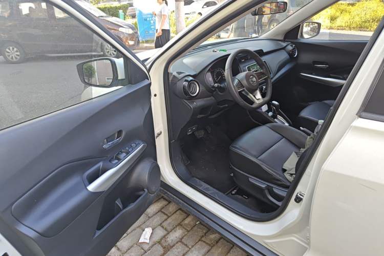 Used Nissan Kicks 2020 1.5L XV CVT Smart Connect Luxury Edition Driver Seat