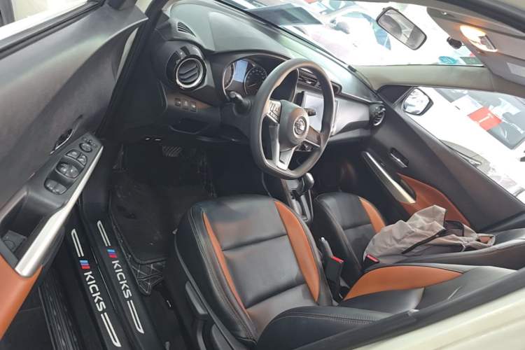 Used Nissan Kicks 2020 1.5L XL CVT Cool Enjoyment Edition Driver Seat