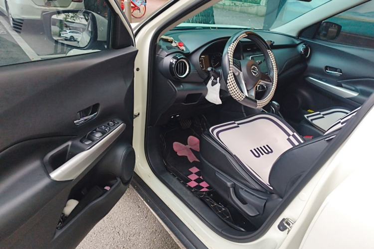 Used Nissan Kicks 2020 1.5L XV CVT Smart Connect Luxury Edition Driver Seat
