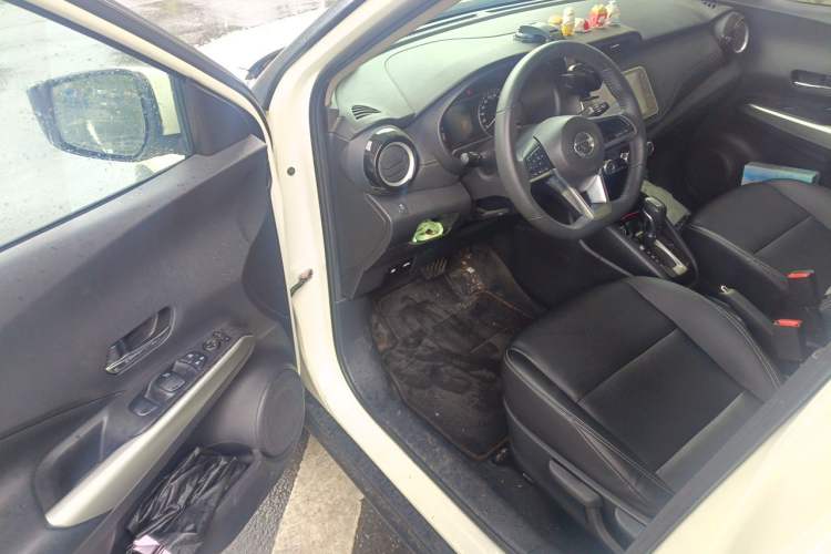Used Nissan Kicks 2020 1.5L XV CVT Smart Connect Luxury Edition Driver Seat