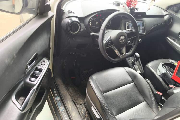 Used Nissan Kicks 2020 1.5L XV CVT Smart Connect Luxury Edition Driver Seat