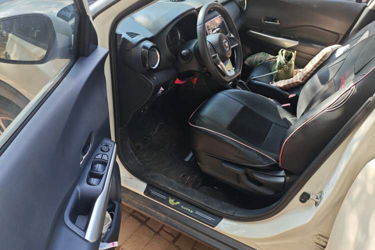 Used Nissan Kicks 2020 1.5L XV CVT Smart Connect Luxury Edition Driver Seat