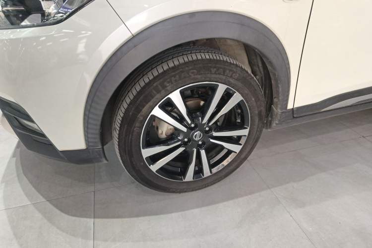 Used Nissan Kicks 2020 1.5L XL CVT Cool Enjoyment Edition Exterior 2