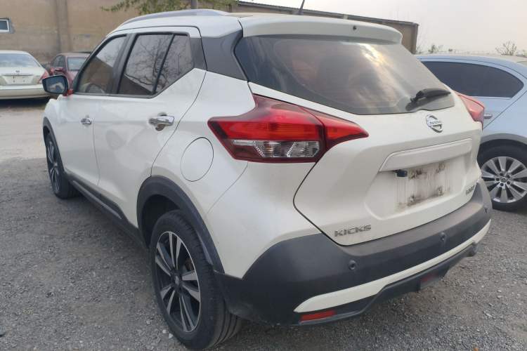 Used Nissan Kicks 2020 1.5L XV CVT Smart Connect Luxury Edition Exterior 2