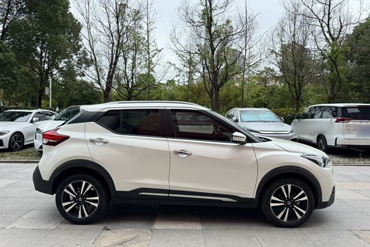 Used Nissan Kicks 2020 1.5L XV CVT Smart Connect Luxury Edition Exterior 3