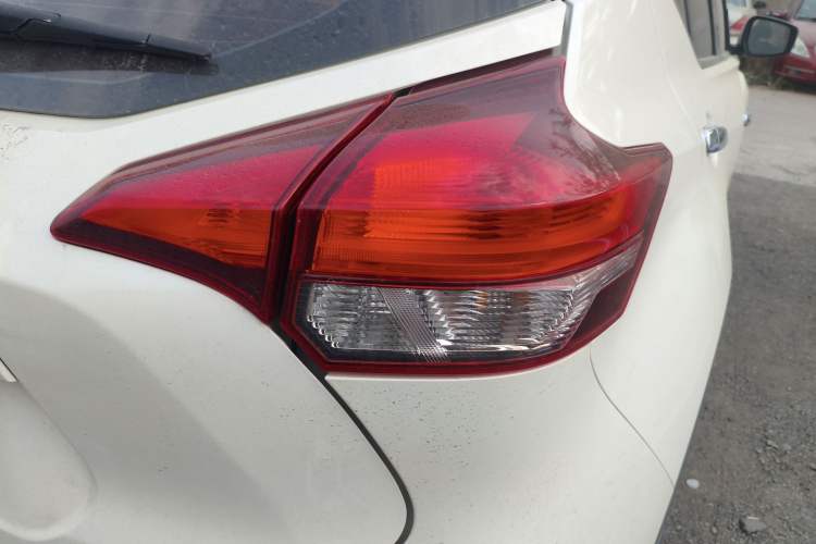 Used Nissan Kicks 2020 1.5L XV CVT Smart Connect Luxury Edition Exterior 3