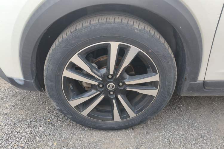 Used Nissan Kicks 2020 1.5L XV CVT Smart Connect Luxury Edition Exterior 4
