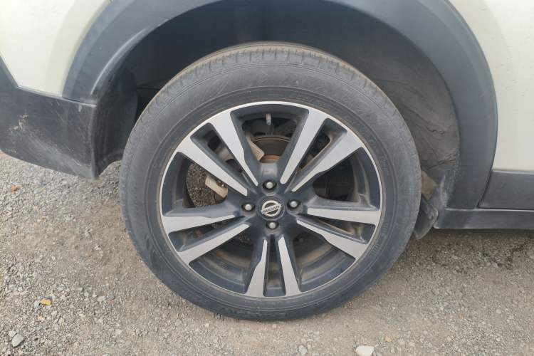Used Nissan Kicks 2020 1.5L XV CVT Smart Connect Luxury Edition Exterior 5