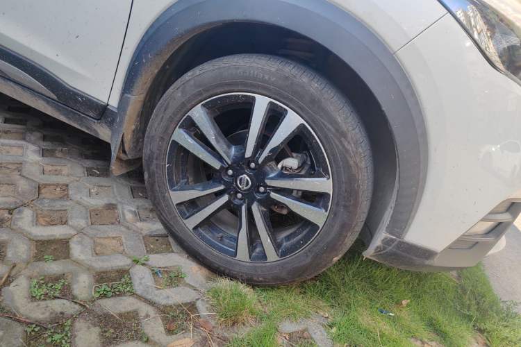 Used Nissan Kicks 2020 1.5L XL CVT Cool Enjoyment Edition Exterior 7