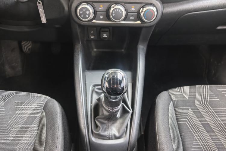 Used Nissan Kicks 2020 1.5L XE Manual Cool Edition Gear Lever