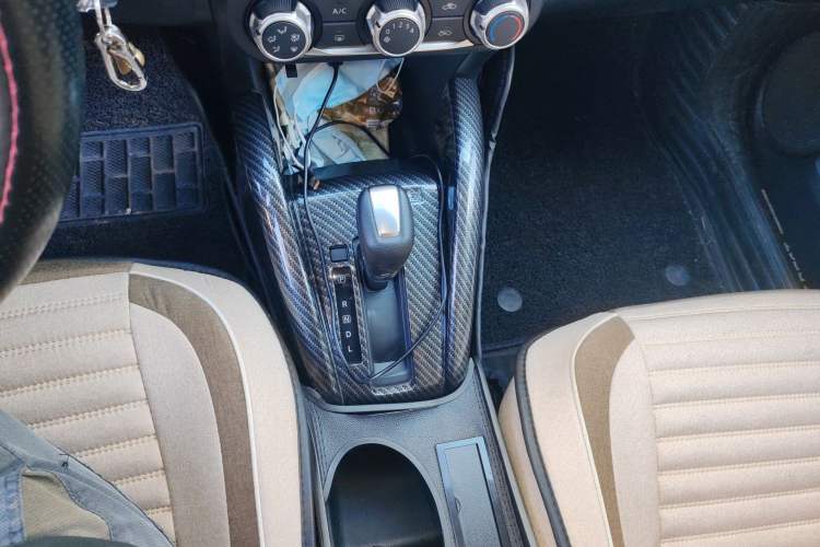 Used Nissan Kicks 2020 1.5L XL CVT Cool Enjoyment Edition Gear Lever