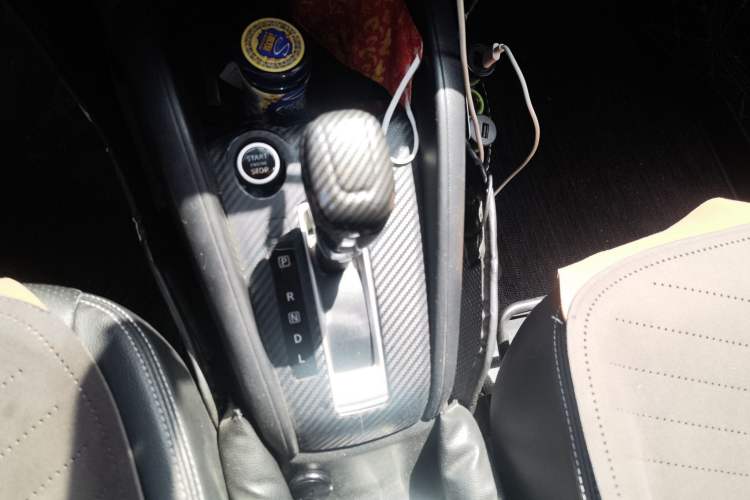 Used Nissan Kicks 2020 1.5L XV CVT Smart Connect Luxury Edition Gear Lever