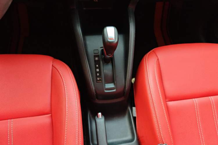 Used Nissan Kicks 2020 1.5L XL CVT Cool Enjoyment Edition Gear Lever
