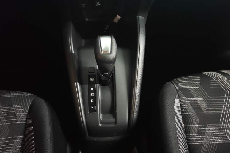 Used Nissan Kicks 2020 1.5L XL CVT Cool Enjoyment Edition Gear Lever