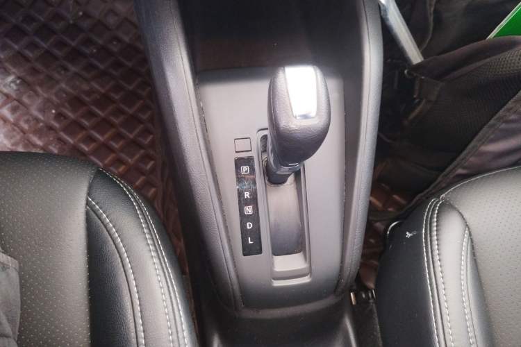 Used Nissan Kicks 2020 1.5L XL CVT Cool Enjoyment Edition Gear Lever