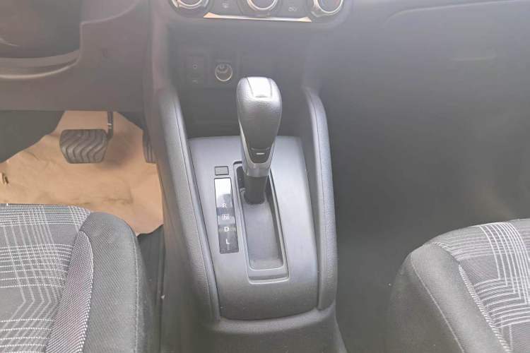 Used Nissan Kicks 2020 1.5L XL CVT Cool Enjoyment Edition Gear Lever