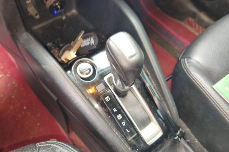 Used Nissan Kicks 2020 1.5L XV CVT Smart Connect Luxury Edition Gear Lever