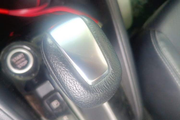 Used Nissan Kicks 2020 1.5L XV CVT Smart Connect Luxury Edition Gear Lever