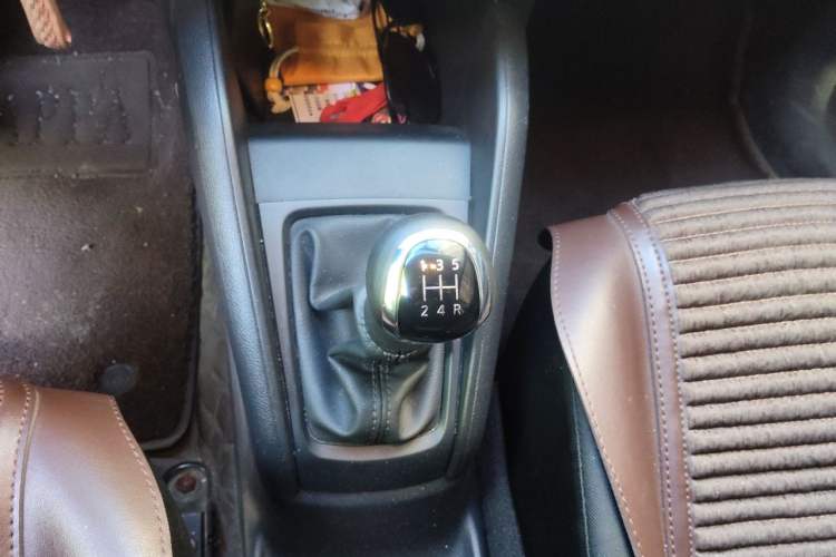 Used Nissan Kicks 2020 1.5L XE Manual Cool Edition Gear Lever