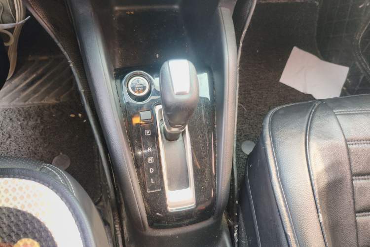 Used Nissan Kicks 2020 1.5L XV CVT Smart Connect Luxury Edition Gear Lever