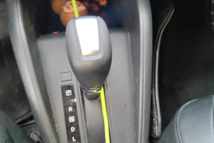 Used Nissan Kicks 2020 1.5L XL CVT Cool Enjoyment Edition Gear Lever