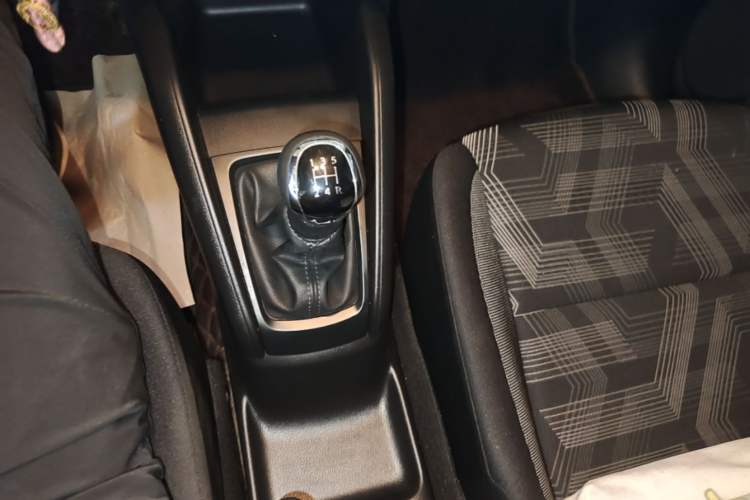 Used Nissan Kicks 2020 1.5L XE Manual Cool Edition Gear Lever