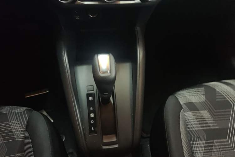 Used Nissan Kicks 2020 1.5L XL CVT Cool Enjoyment Edition Gear Lever