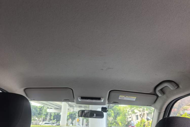 Used Nissan Kicks 2020 1.5L XE Manual Cool Edition Headliner