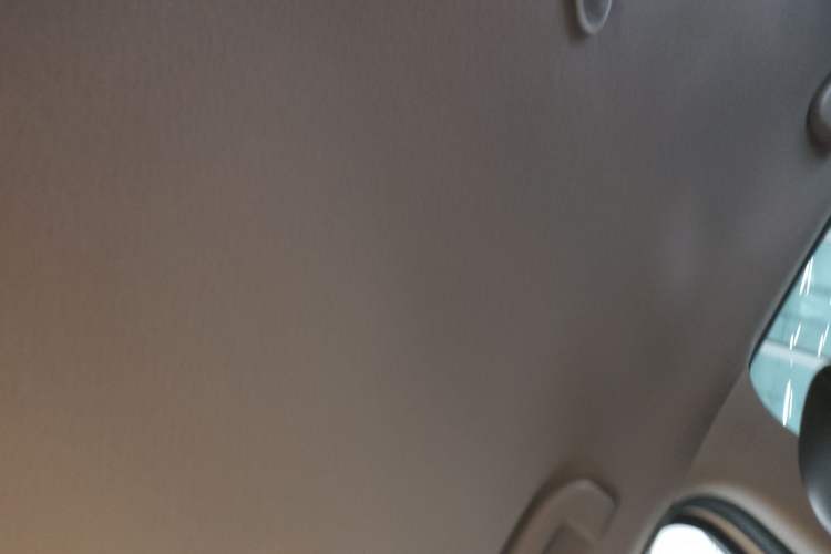Used Nissan Kicks 2020 1.5L XV CVT Smart Connect Luxury Edition Headliner