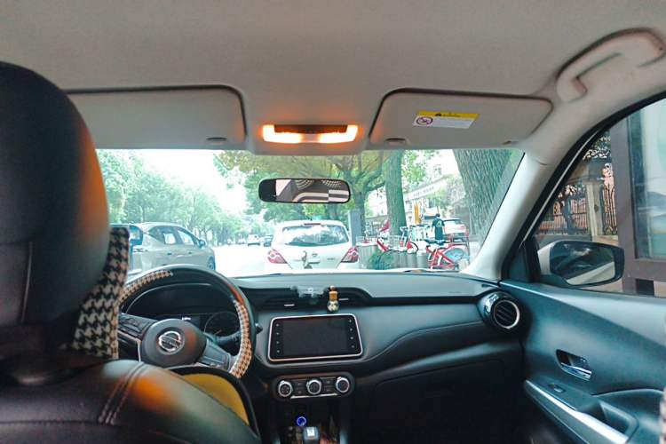 Used Nissan Kicks 2020 1.5L XV CVT Smart Connect Luxury Edition Headliner