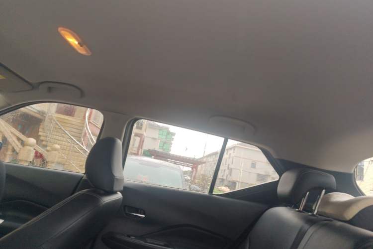 Used Nissan Kicks 2020 1.5L XV CVT Smart Connect Luxury Edition Headliner