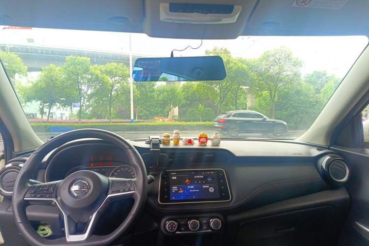 Used Nissan Kicks 2020 1.5L XV CVT Smart Connect Luxury Edition Headliner
