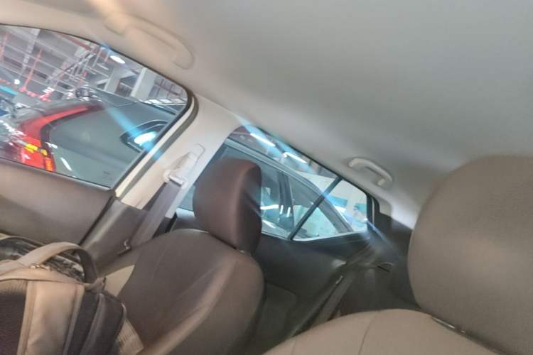 Used Nissan Kicks 2020 1.5L XL CVT Cool Enjoyment Edition Headliner