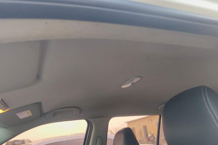 Used Nissan Kicks 2020 1.5L XV CVT Smart Connect Luxury Edition Headliner