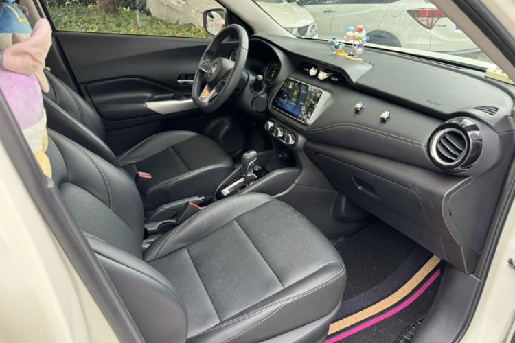 Used Nissan Kicks 2020 1.5L XV CVT Smart Connect Luxury Edition Interior 10