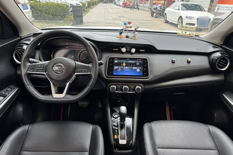 Used Nissan Kicks 2020 1.5L XV CVT Smart Connect Luxury Edition Interior 2