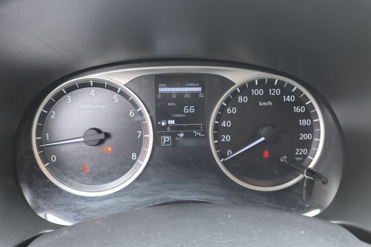 Used Nissan Kicks 2020 1.5L XL CVT Cool Enjoyment Edition Interior 2