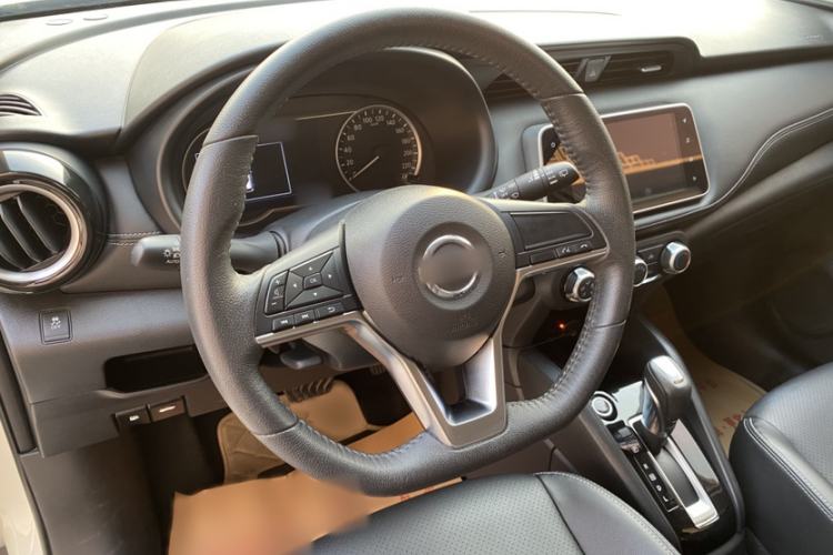Used Nissan Kicks 2020 1.5L XV CVT Smart Connect Luxury Edition Interior 2