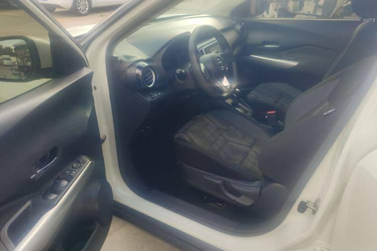 Used Nissan Kicks 2020 1.5L XL CVT Cool Enjoyment Edition Interior 2