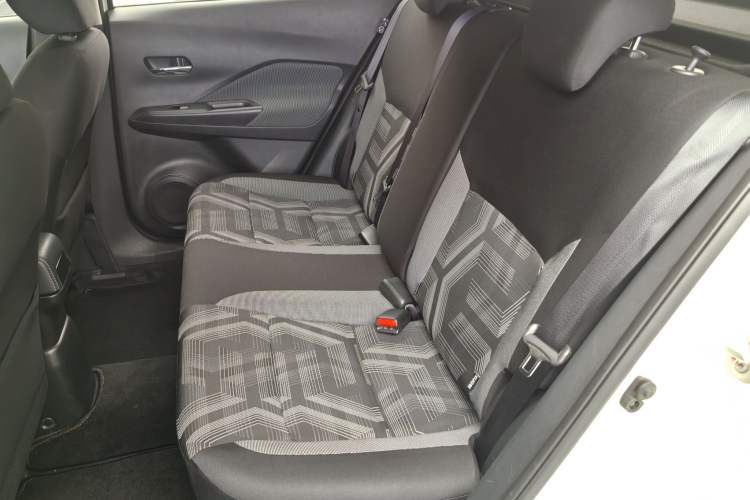 Used Nissan Kicks 2020 1.5L XL CVT Cool Enjoyment Edition Interior 2