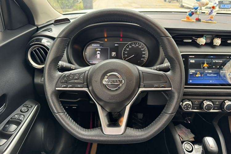 Used Nissan Kicks 2020 1.5L XV CVT Smart Connect Luxury Edition Interior 3